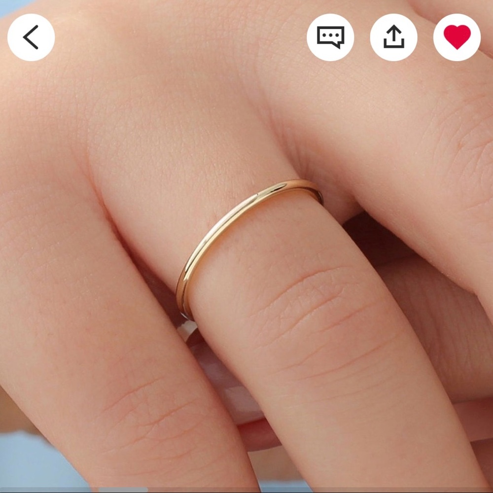 Elegant Gold Band Ring